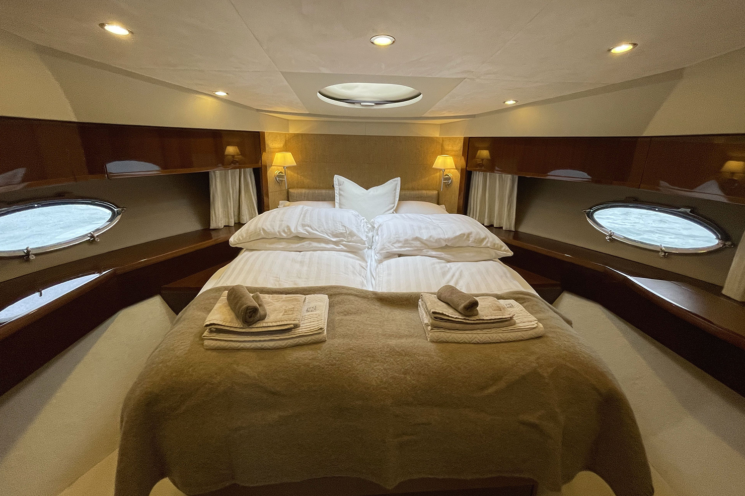 do yachties sleep with guests